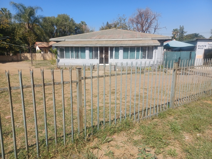 Commercial Property for Sale in Oos Einde North West